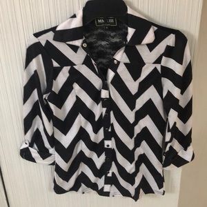NWOT Chevron Pattern Lace back blouse Size Small
